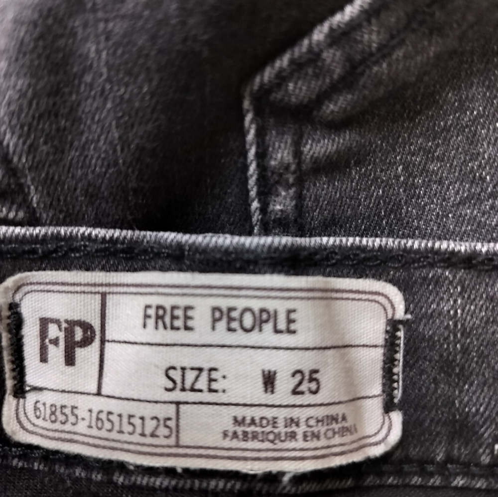 2277) Free People Black Shark Bite Distressed Raw Hem Skinny Jean Size 25 - Picture 6 of 9